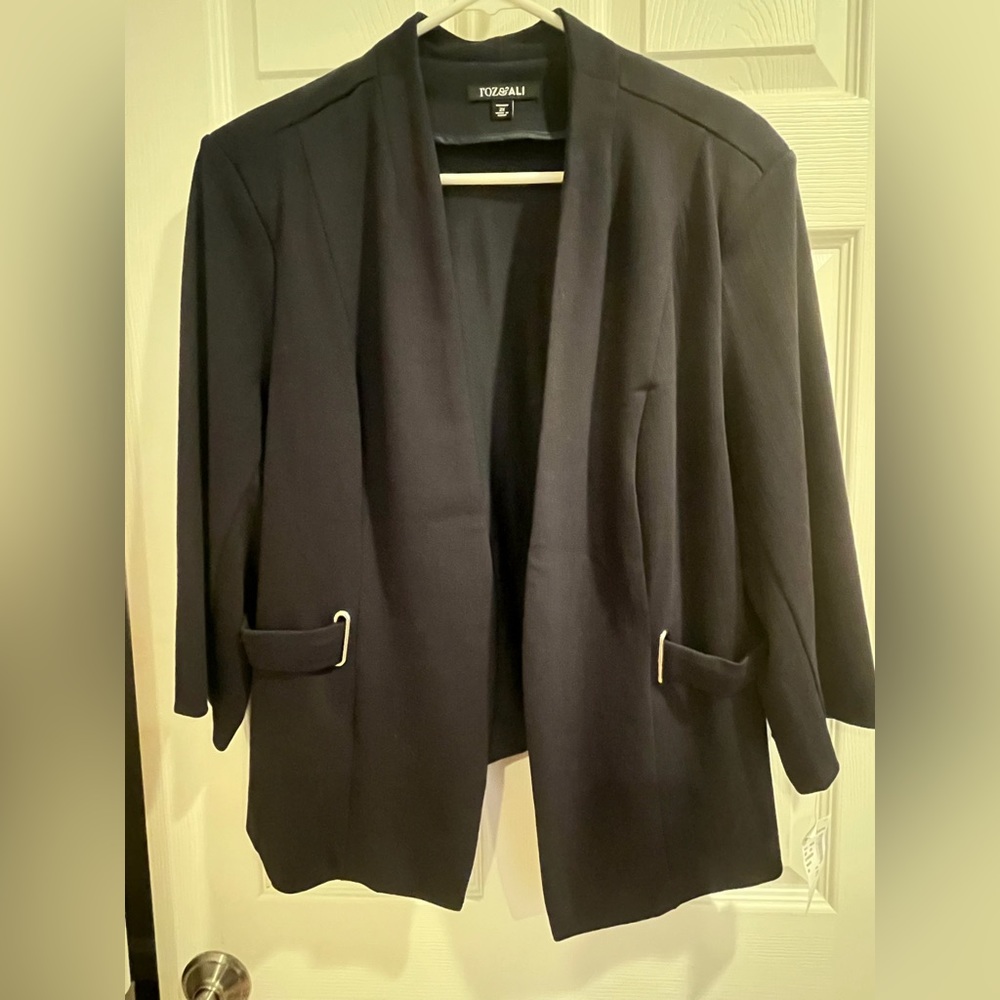NWT. Very pretty navy blue women’s medium weight jacket!